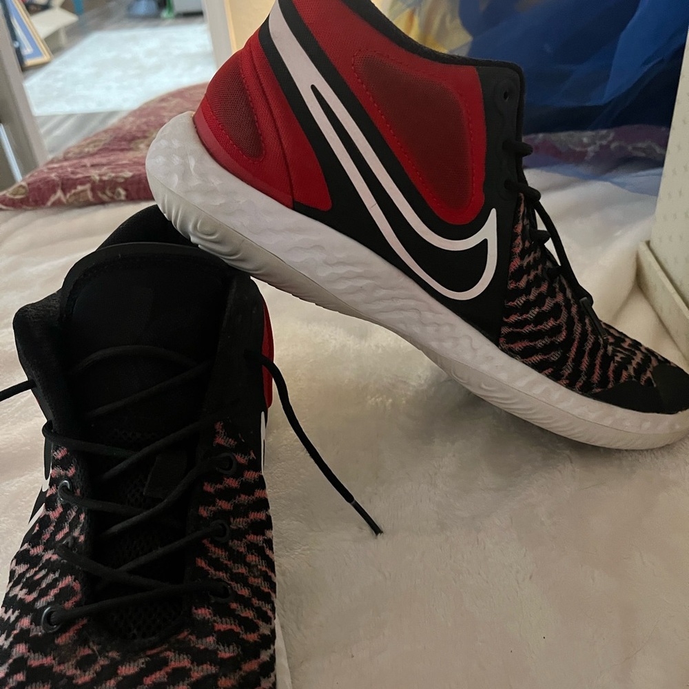 Nike Black and Red Patterned Sneakers